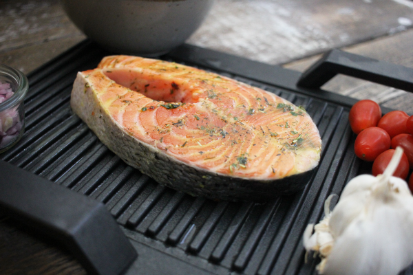 Lachssteak mariniert