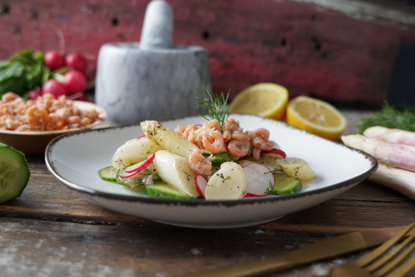 Spargelsalat-mit-Nordseekrabben-1bn6vfxoE7bSrU