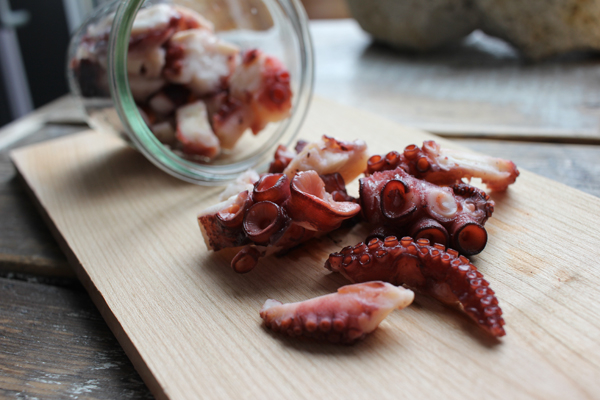 Octopus (Tentakeln) in Stücke geschnitten Octopus (Tentakeln) in Stücke geschnitten