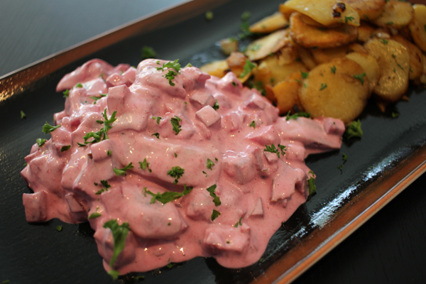 Roter Matjessalat mit Bratkartoffeln | send-a-fish.de | Fisch online kaufen