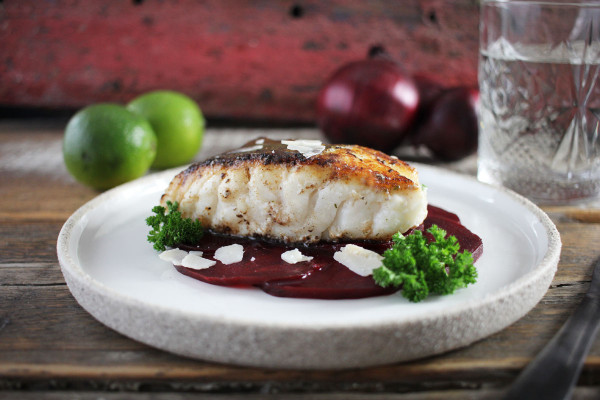 Skrei-auf-Rote-Bete-Carpaccio-2IrpLPt7CWjpZY